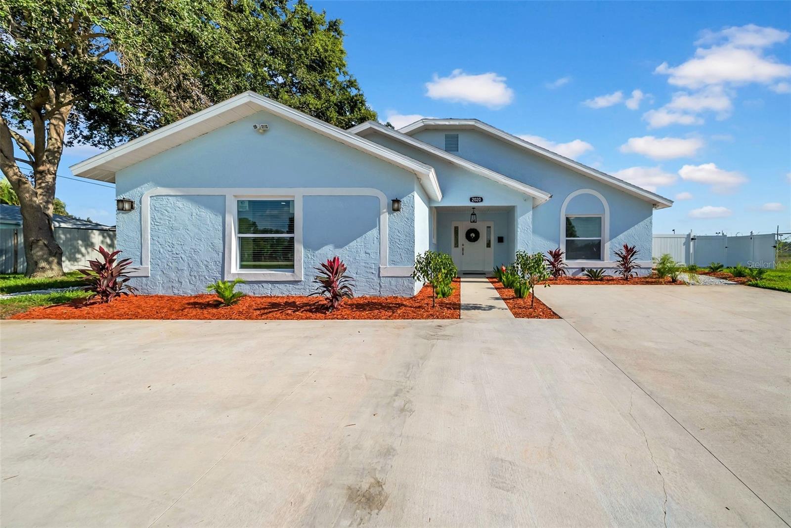 Single Family Residence em ST PETERSBURG, FL - Daniel Dourado