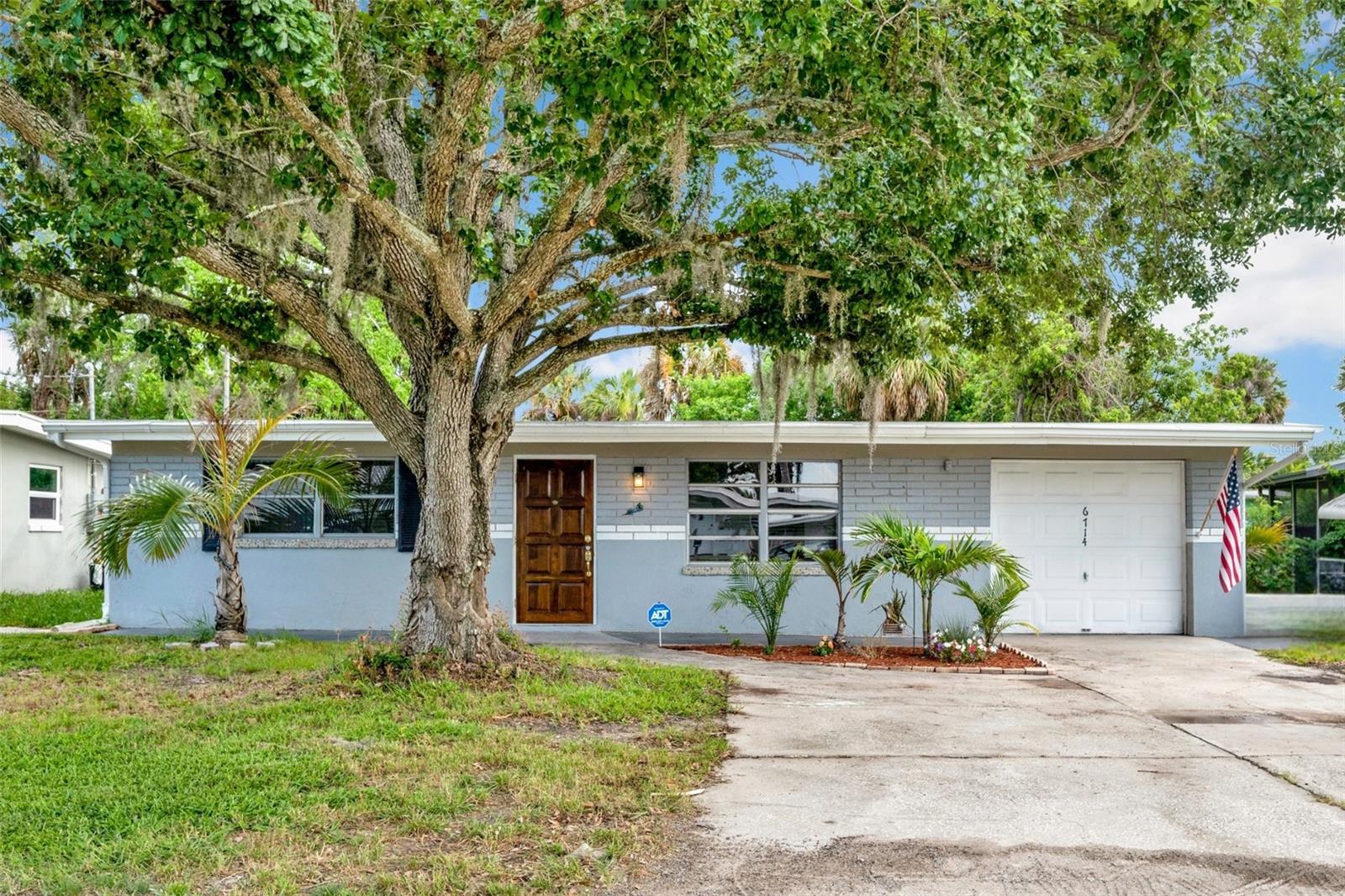Single Family Residence in PORT RICHEY, FL - Daniel Dourado
