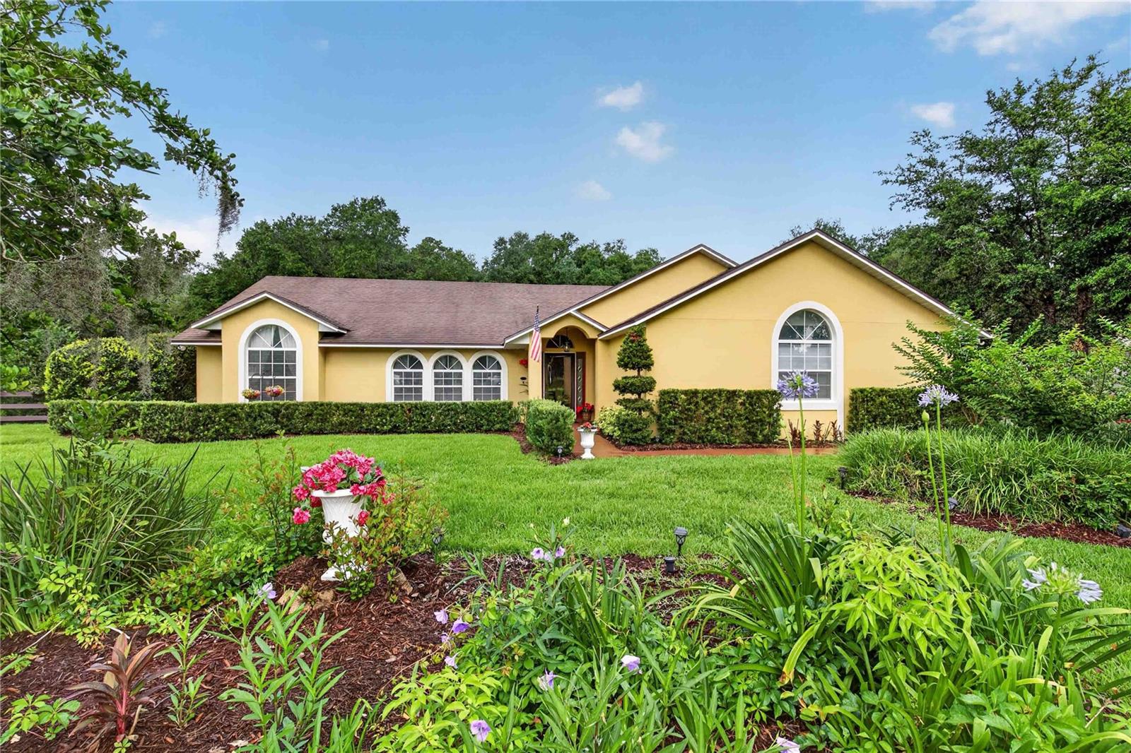 Single Family Residence in SORRENTO, FL - Daniel Dourado