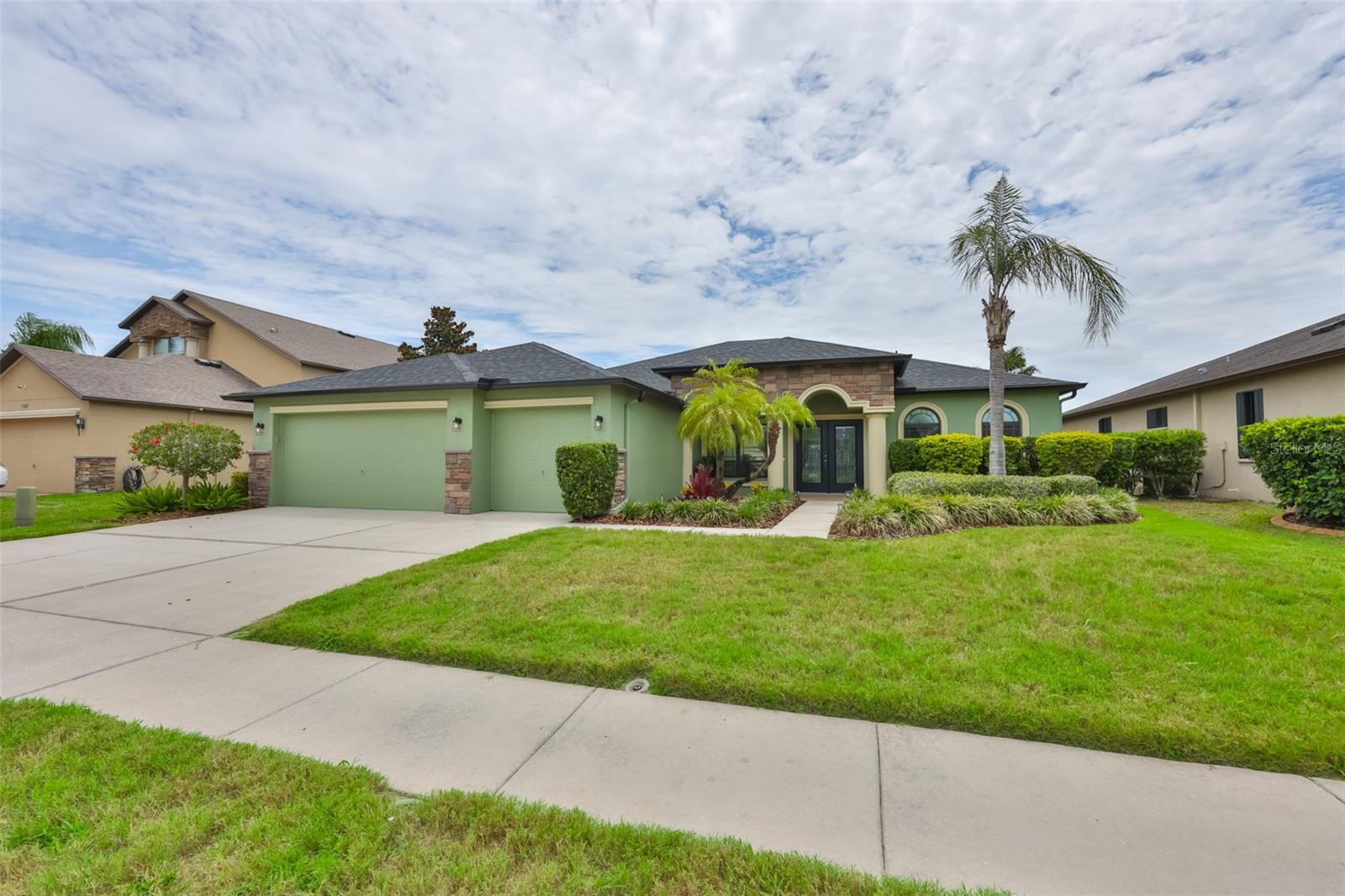Single Family Residence em APOLLO BEACH, FL - Daniel Dourado