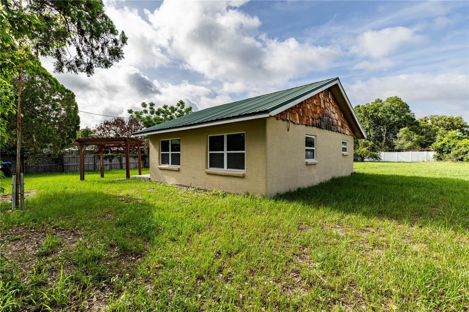 Single Family Residence in MOUNT DORA, FL - Daniel Dourado
