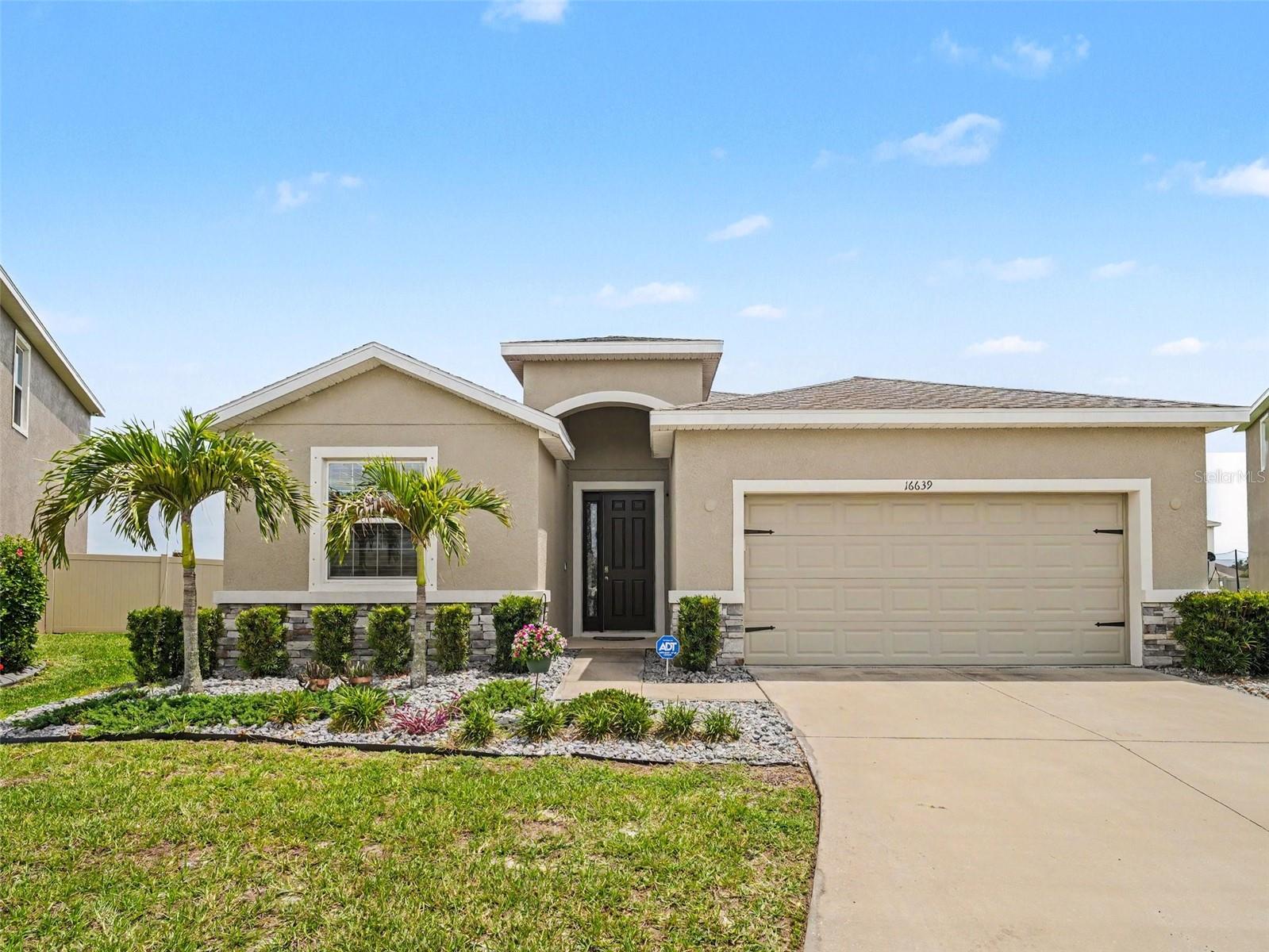 Single Family Residence in WIMAUMA, FL - Daniel Dourado