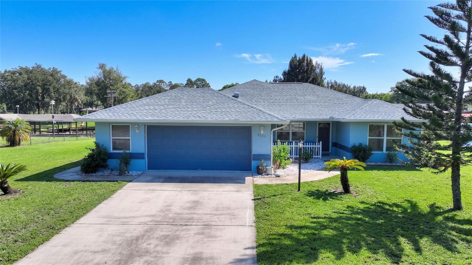 Single Family Residence in INDIAN LAKE ESTATES, FL - Daniel Dourado