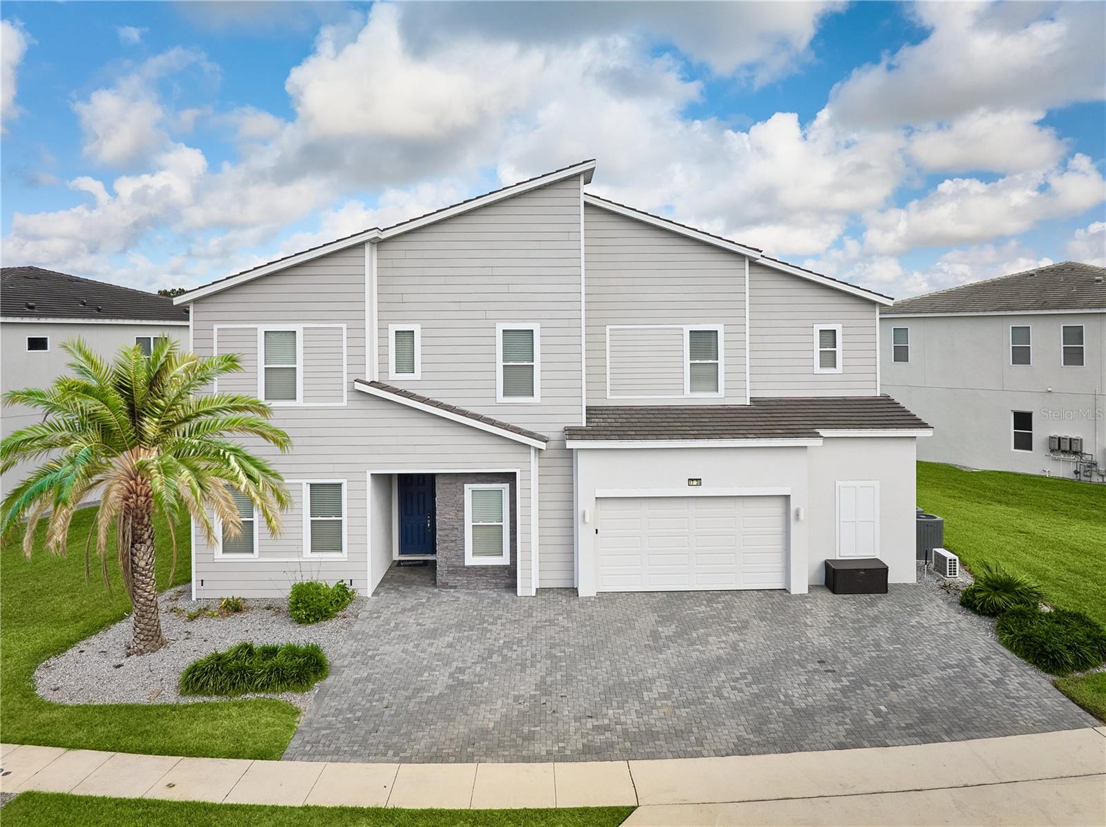 Single Family Residence in DAVENPORT, FL - Daniel Dourado