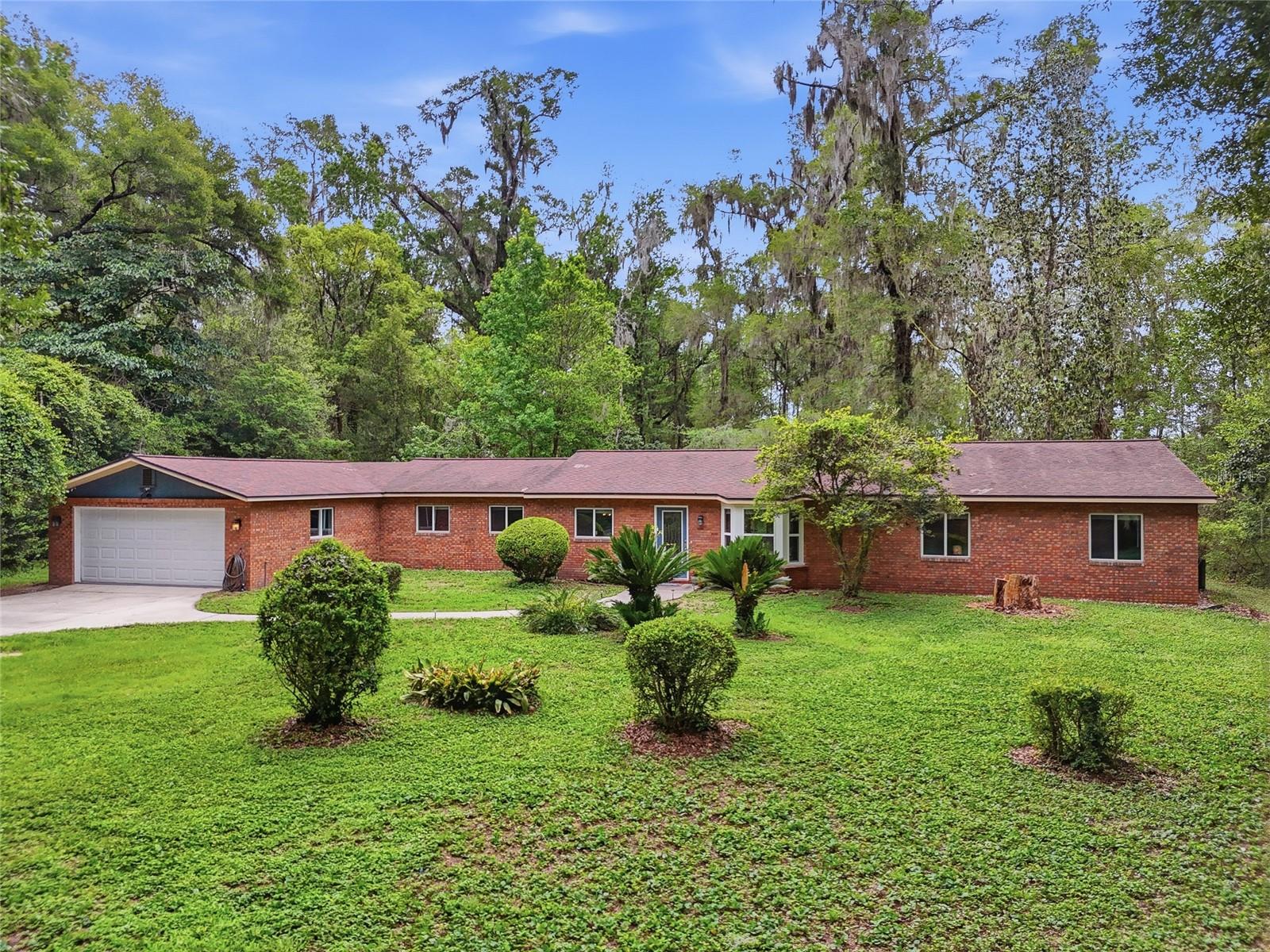 Single Family Residence em ALACHUA, FL - Daniel Dourado