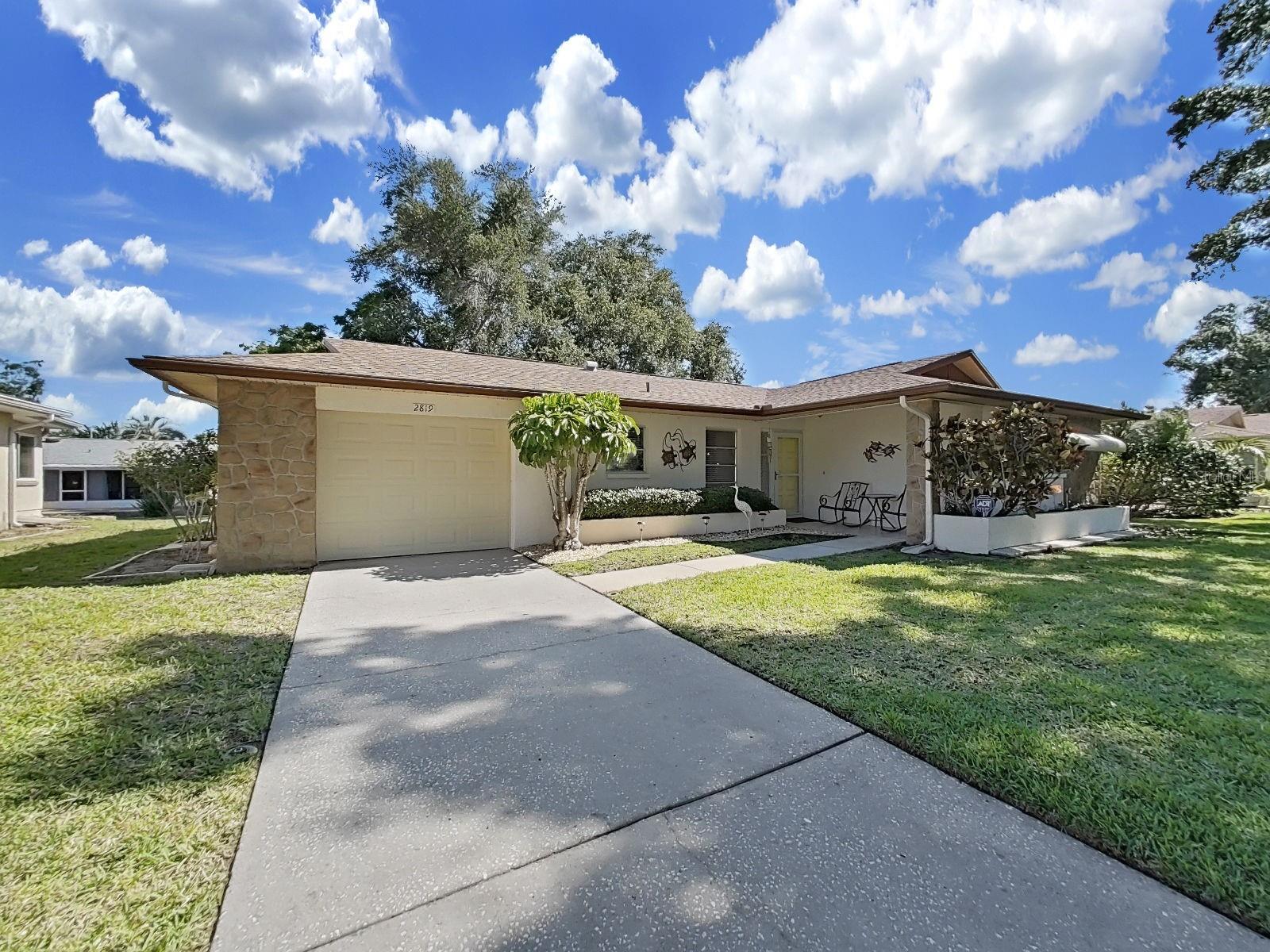 Single Family Residence in PALM HARBOR, FL - Daniel Dourado