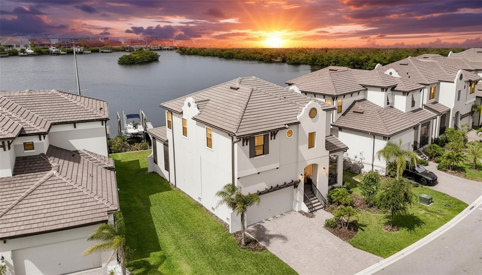Single Family Residence in RUSKIN, FL - Daniel Dourado