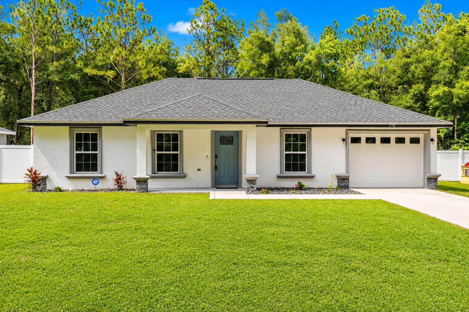 Single Family Residence in SUMMERFIELD, FL - Daniel Dourado