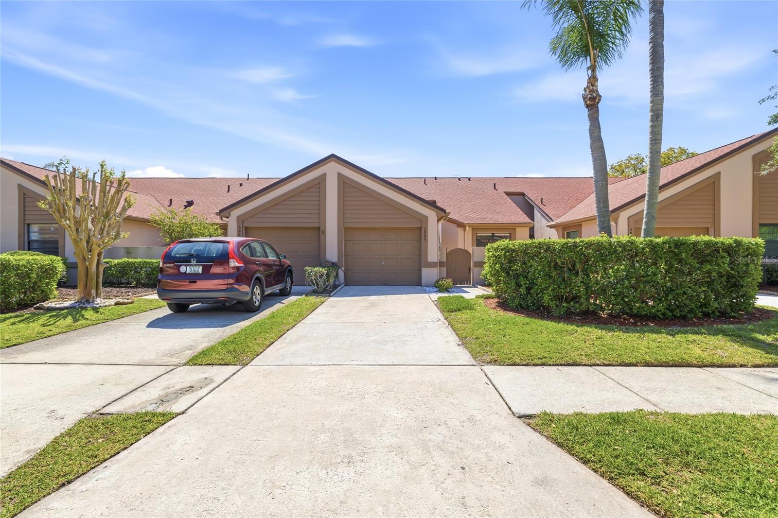 Single Family Residence in PALM HARBOR, FL - Daniel Dourado