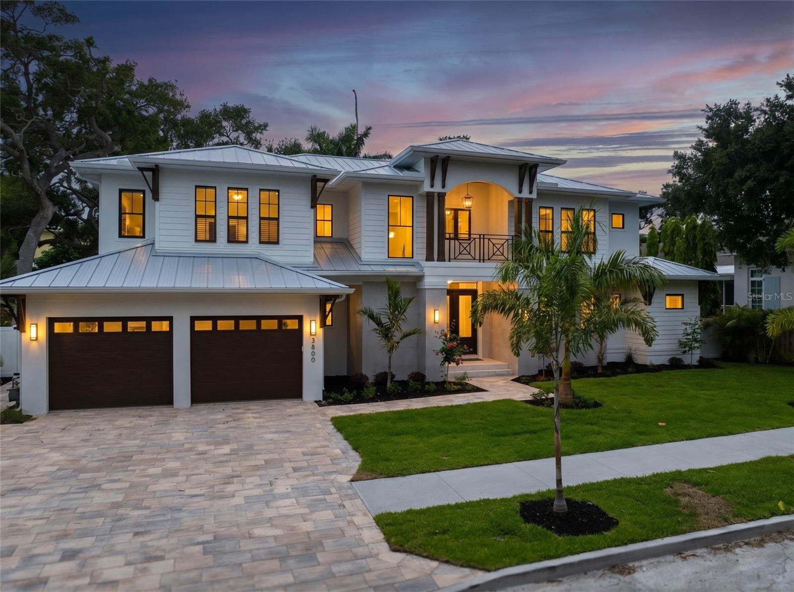 Single Family Residence in SARASOTA, FL - Daniel Dourado