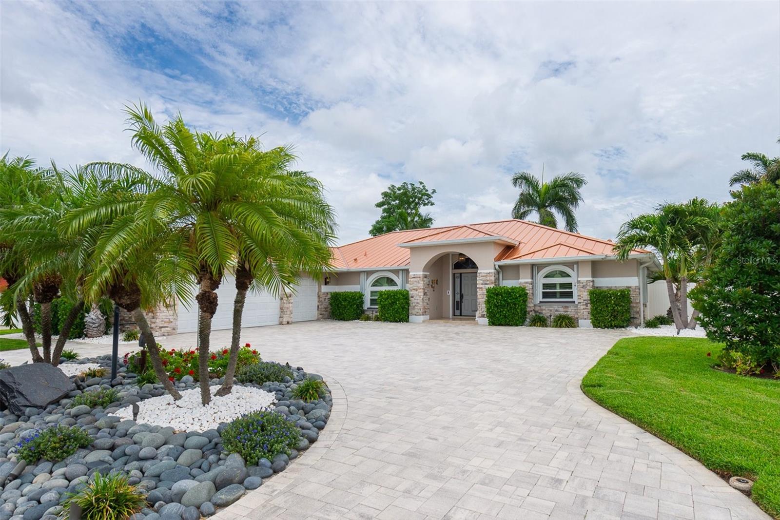 Single Family Residence em SEMINOLE, FL - Daniel Dourado