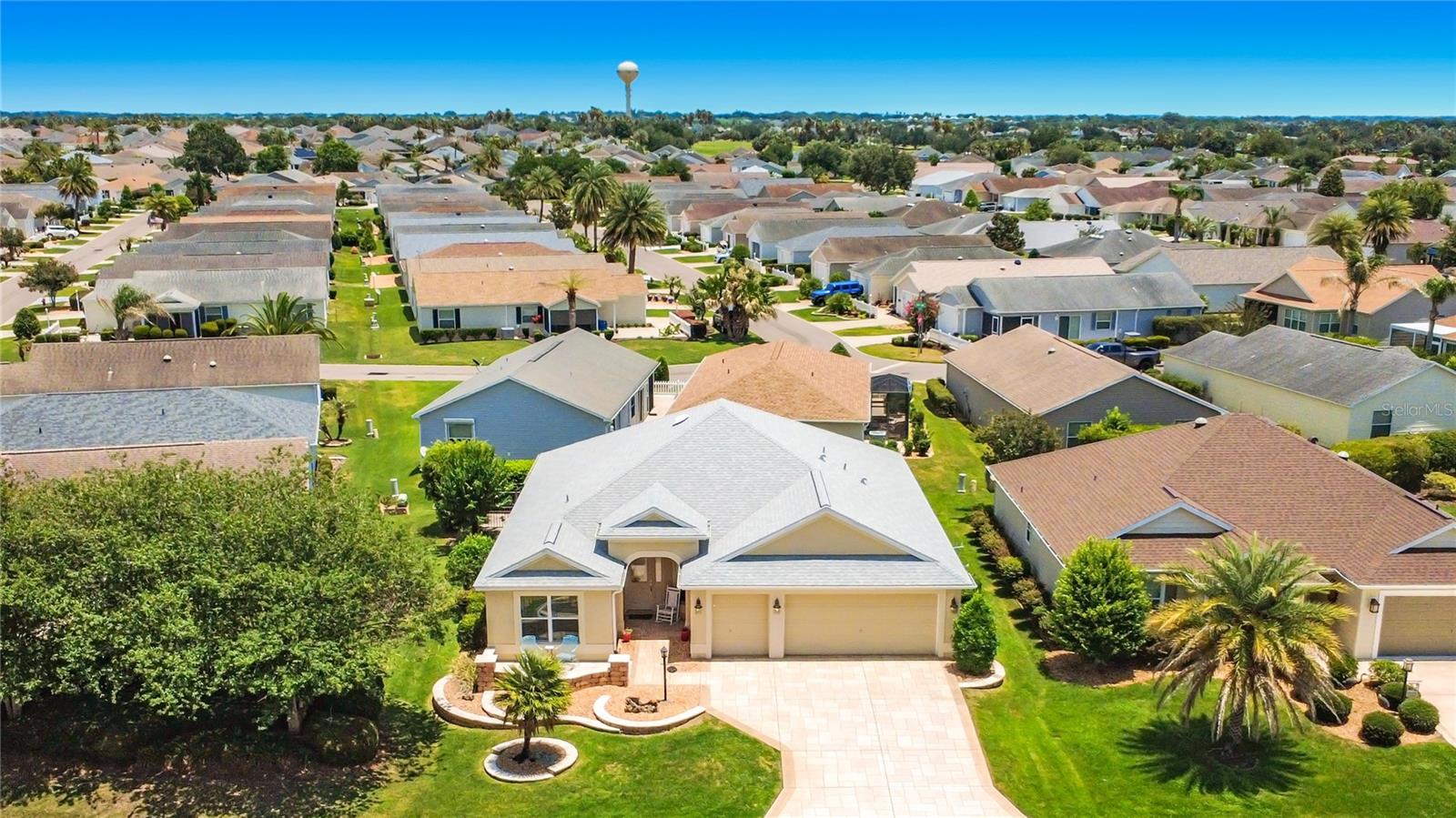 Single Family Residence in THE VILLAGES, FL - Daniel Dourado