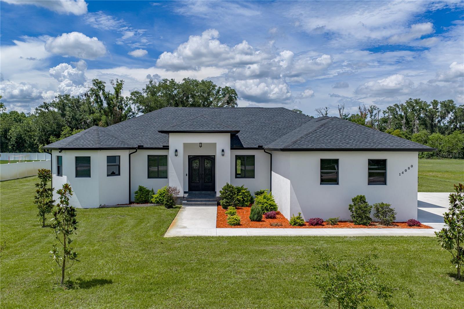 Single Family Residence in DOVER, FL - Daniel Dourado