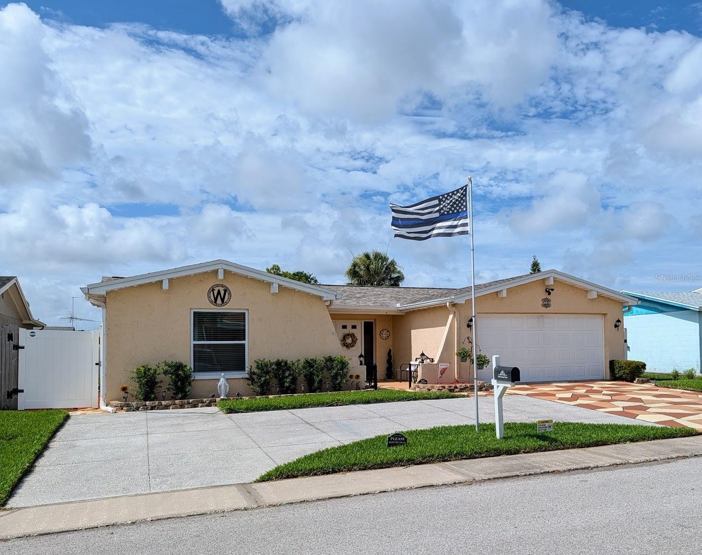 Single Family Residence in PORT RICHEY, FL - Daniel Dourado
