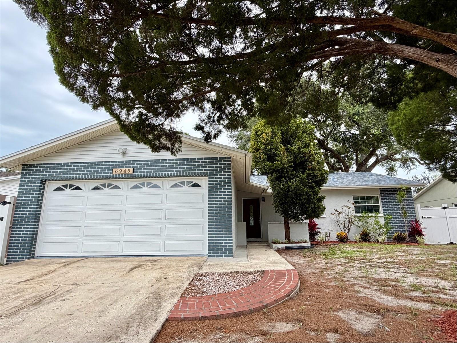 Single Family Residence em ST PETERSBURG, FL - Daniel Dourado