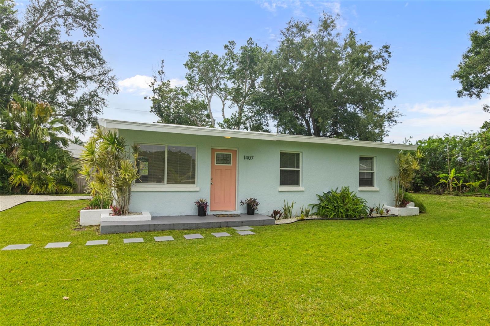 Single Family Residence in PUNTA GORDA, FL - Daniel Dourado