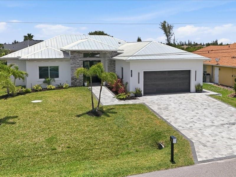 Single Family Residence in PORT CHARLOTTE, FL - Daniel Dourado