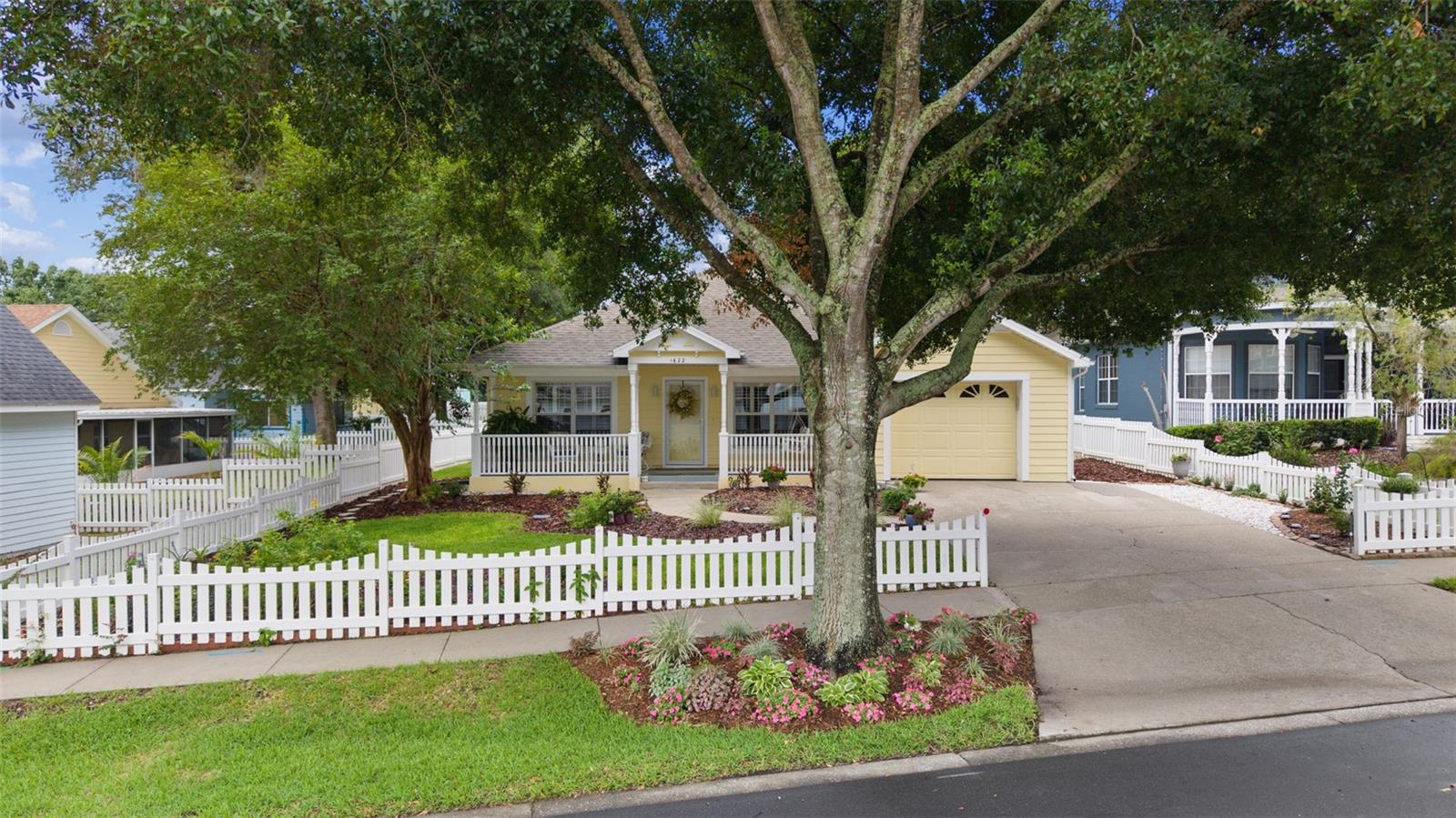 Single Family Residence in TAVARES, FL - Daniel Dourado