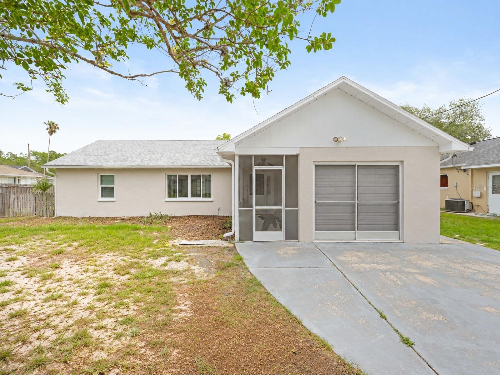 Single Family Residence em SPRING HILL, FL - Daniel Dourado