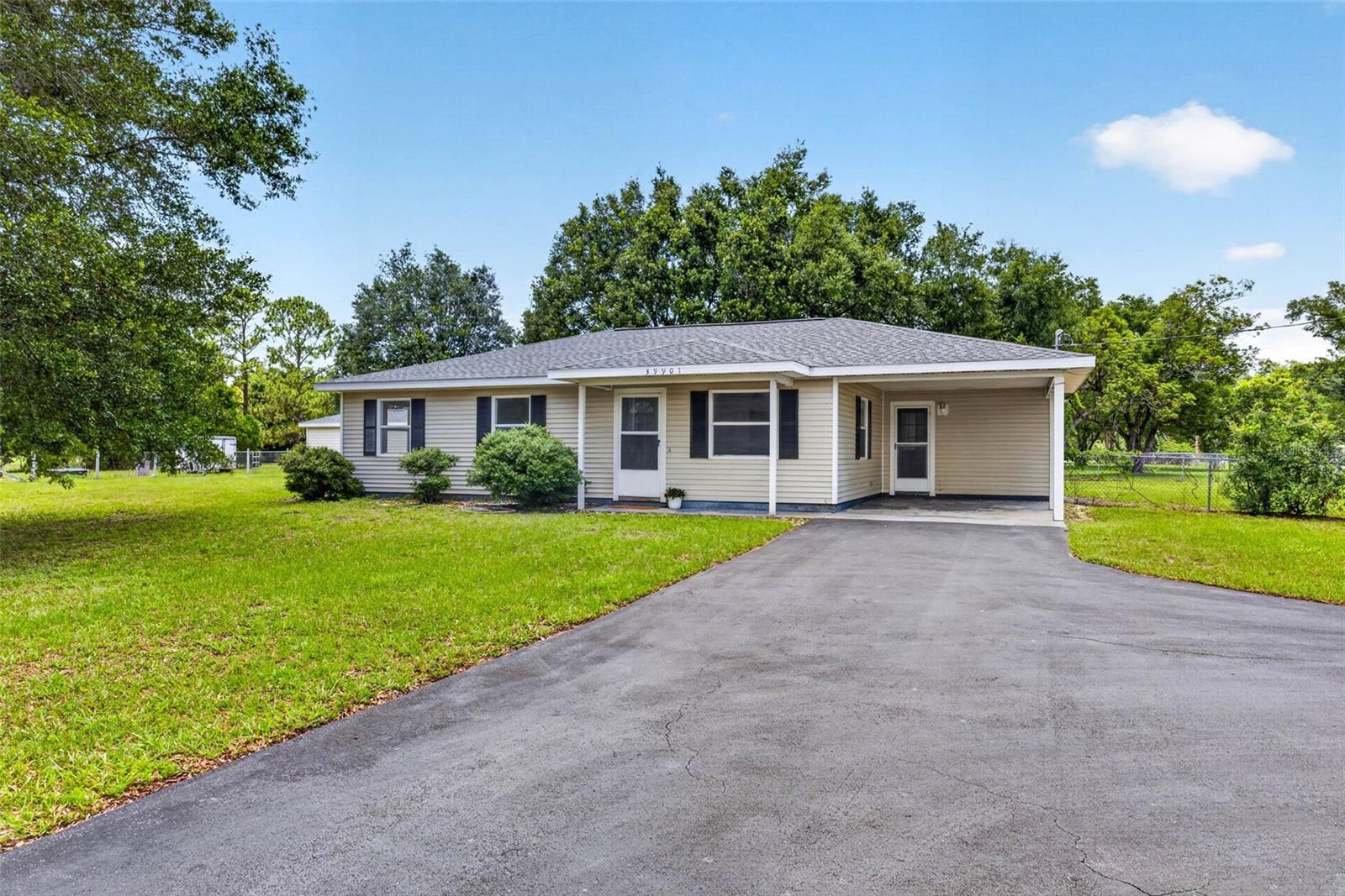 Single Family Residence em ZEPHYRHILLS, FL - Daniel Dourado