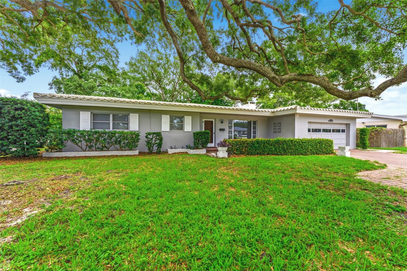 Single Family Residence em BELLEAIR, FL - Daniel Dourado