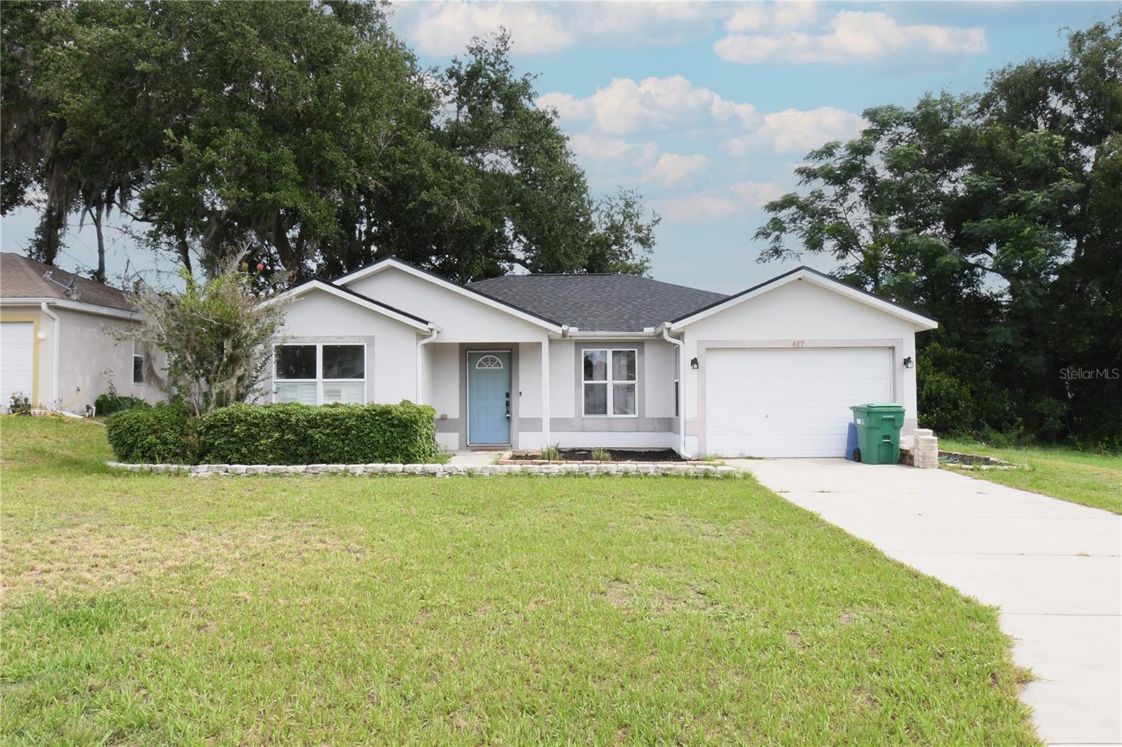 Single Family Residence in LADY LAKE, FL - Daniel Dourado