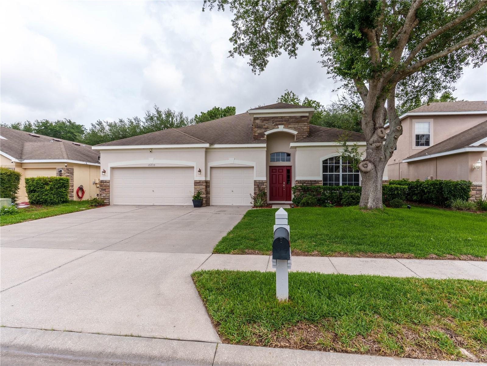 Single Family Residence em SPRING HILL, FL - Daniel Dourado