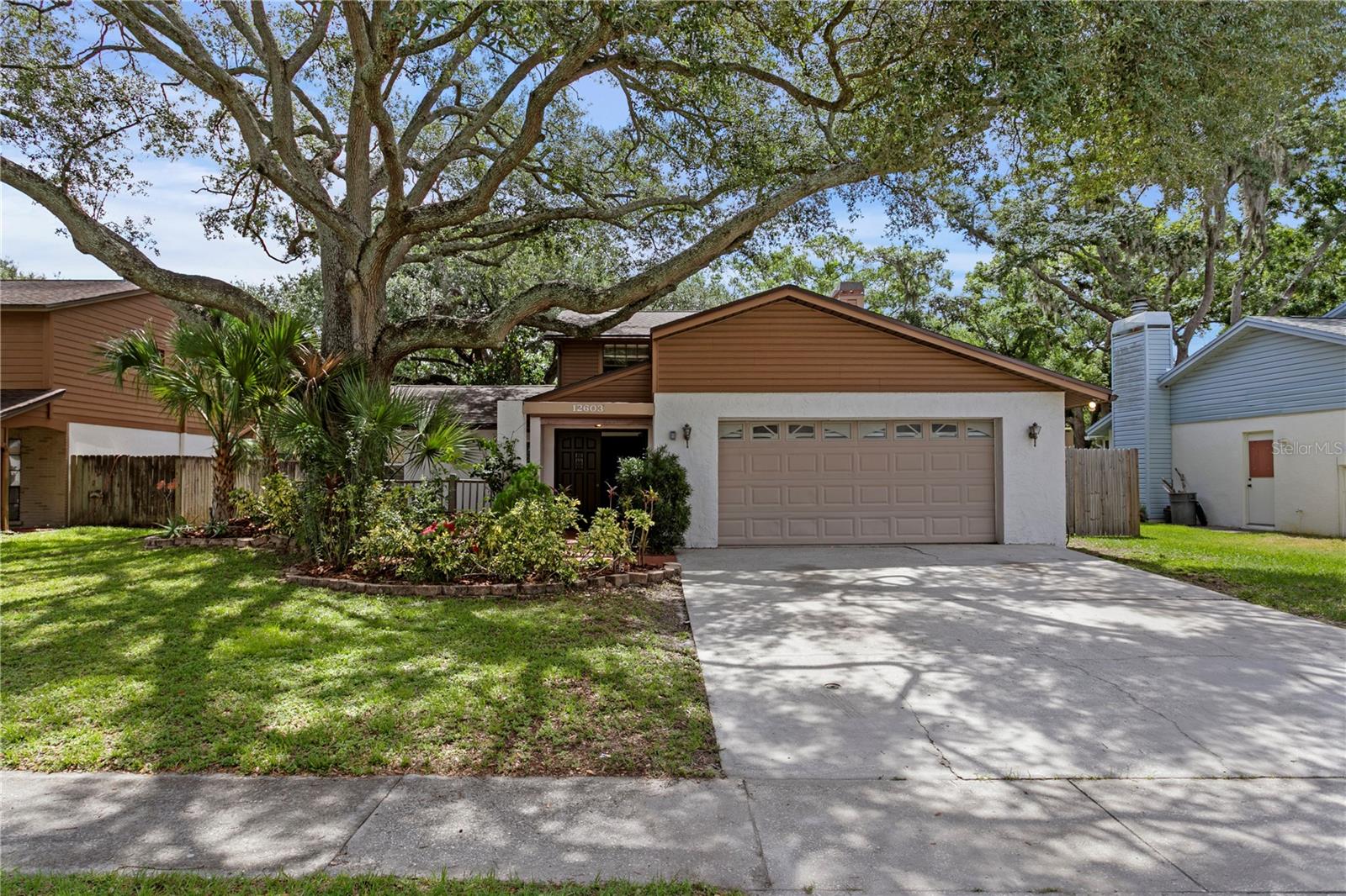 Single Family Residence in TEMPLE TERRACE, FL - Daniel Dourado