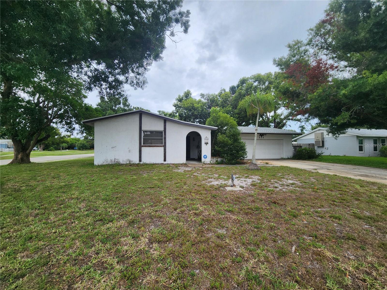 Single Family Residence in SARASOTA, FL - Daniel Dourado