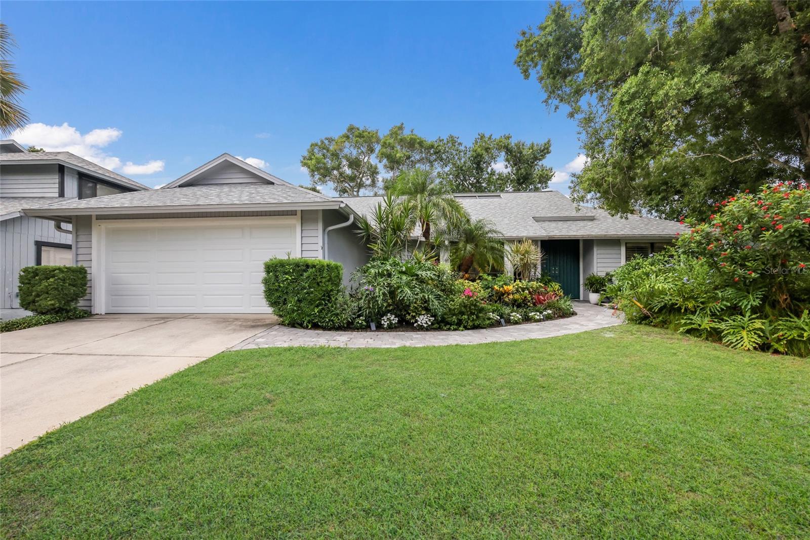 Single Family Residence in SARASOTA, FL - Daniel Dourado