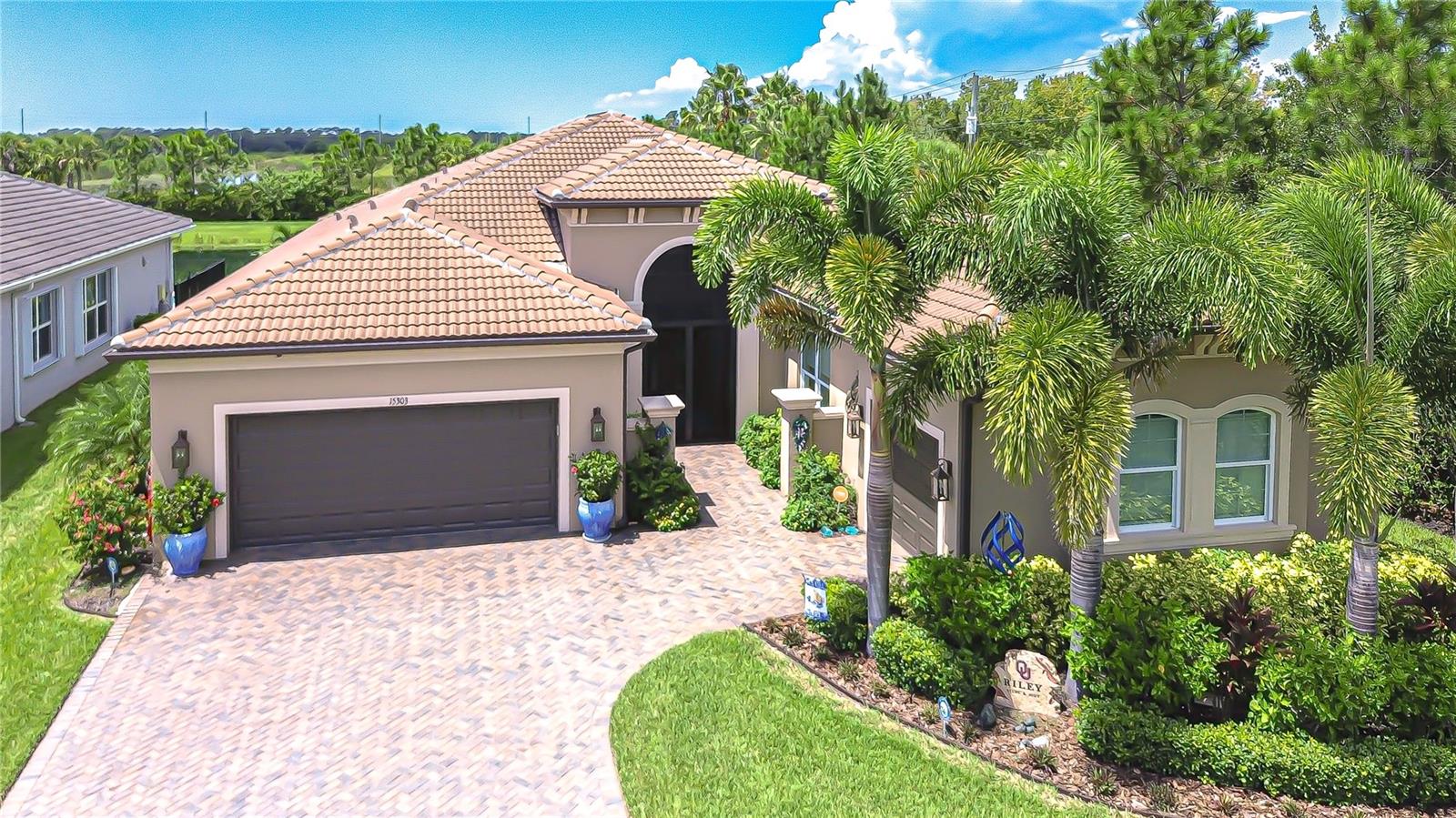 Single Family Residence in WIMAUMA, FL - Daniel Dourado
