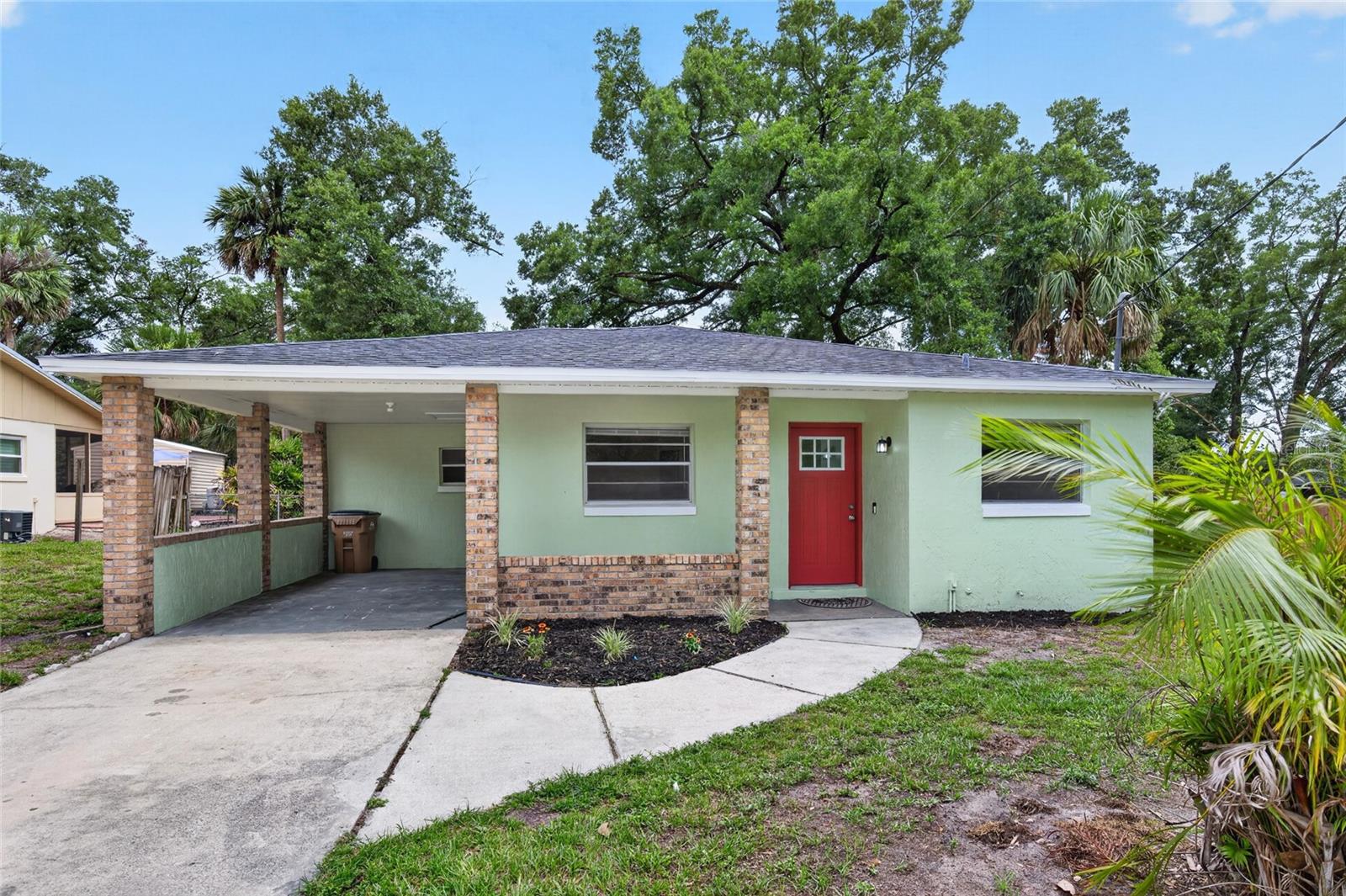 Single Family Residence in SORRENTO, FL - Daniel Dourado