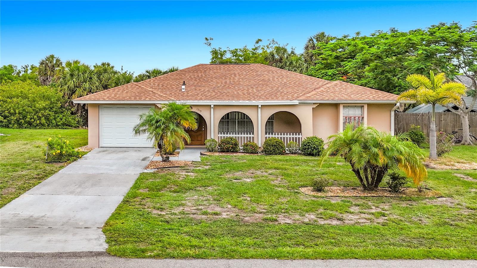 Single Family Residence in PORT CHARLOTTE, FL - Daniel Dourado