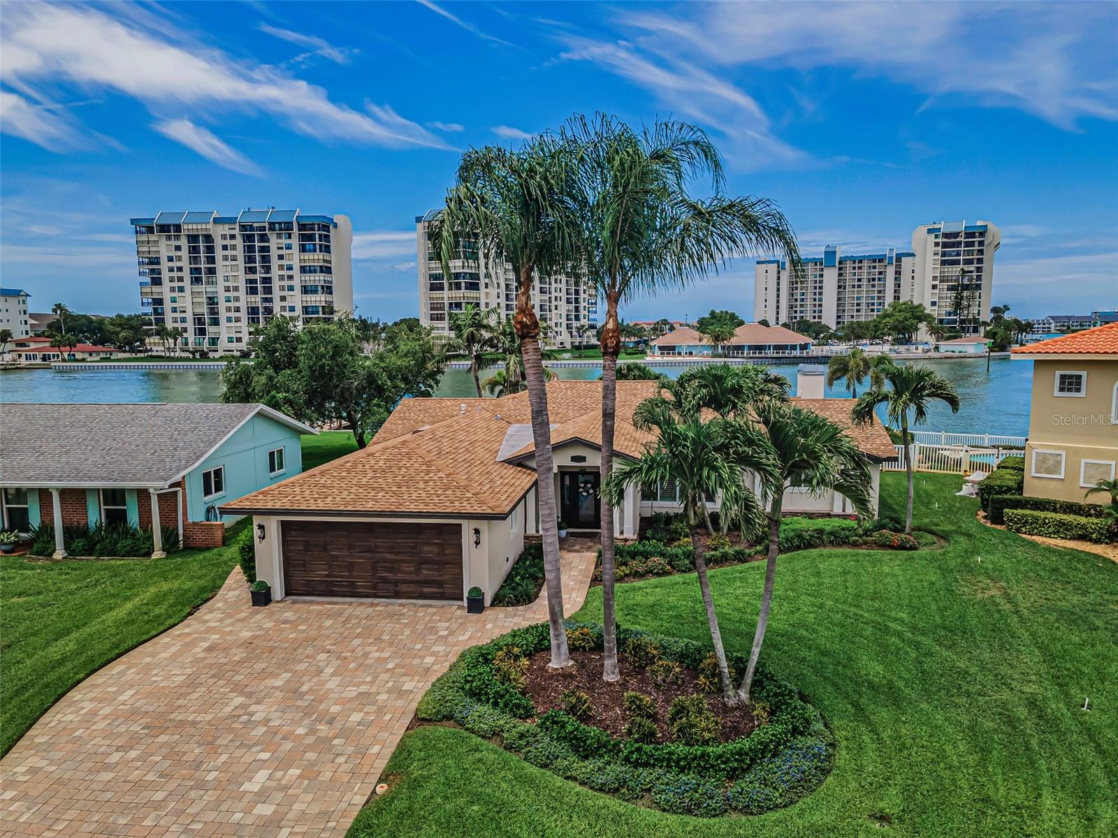 Single Family Residence em ST PETERSBURG, FL - Daniel Dourado