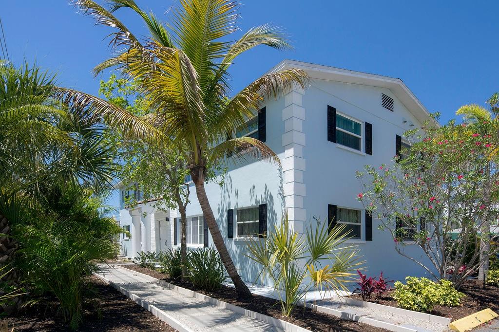 Single Family Residence in SOUTH PASADENA, FL - Daniel Dourado