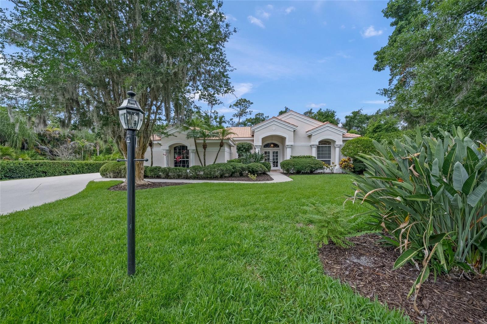 Single Family Residence in SARASOTA, FL - Daniel Dourado
