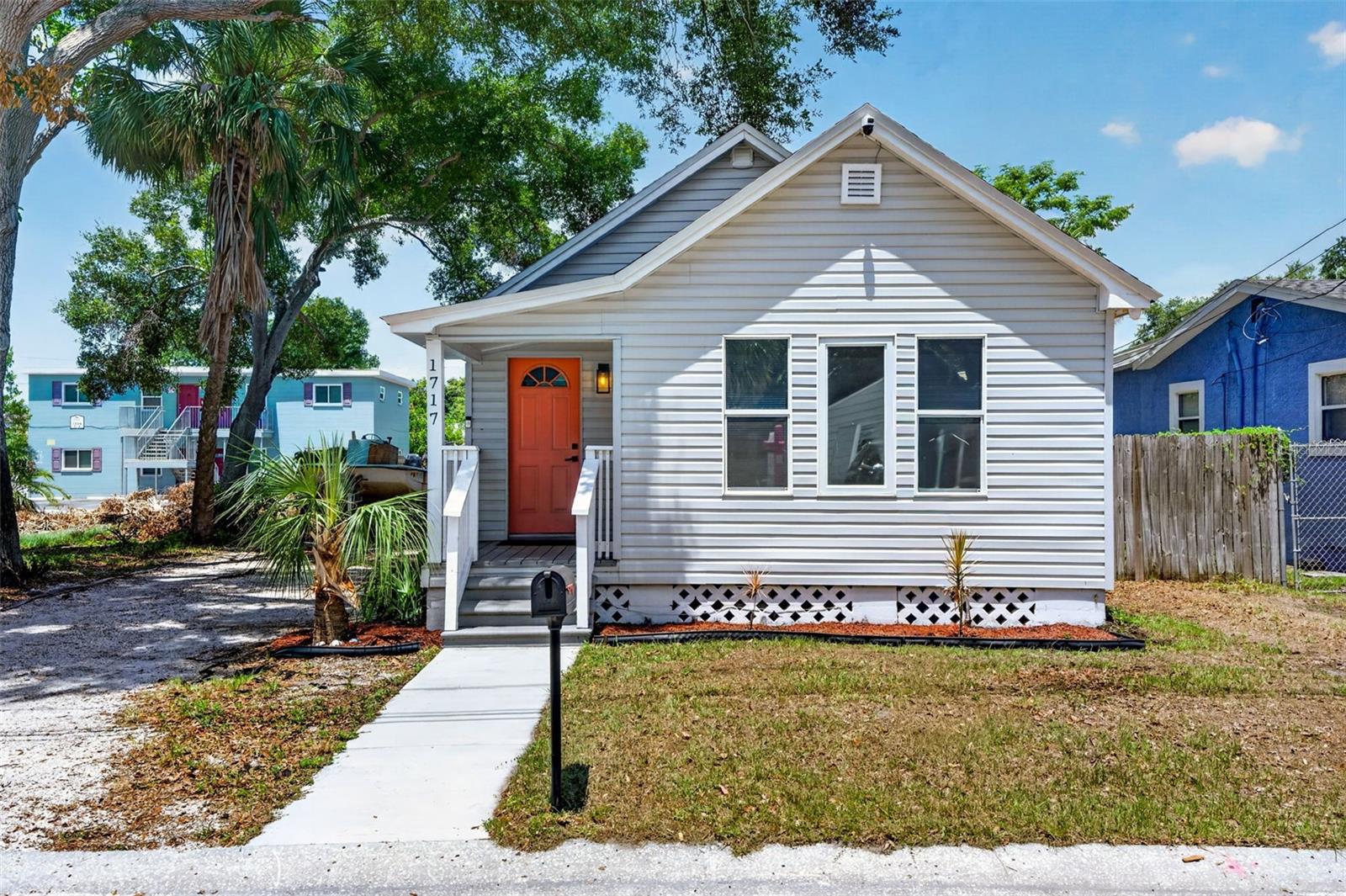 Single Family Residence in ST PETERSBURG, FL - Daniel Dourado