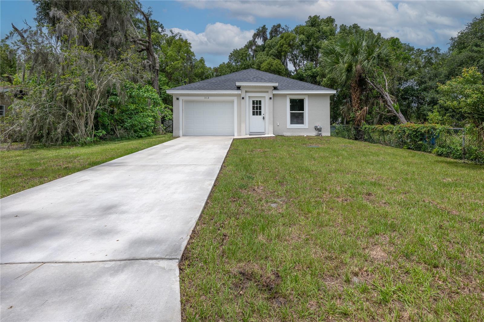 Single Family Residence em DELAND, FL - Daniel Dourado