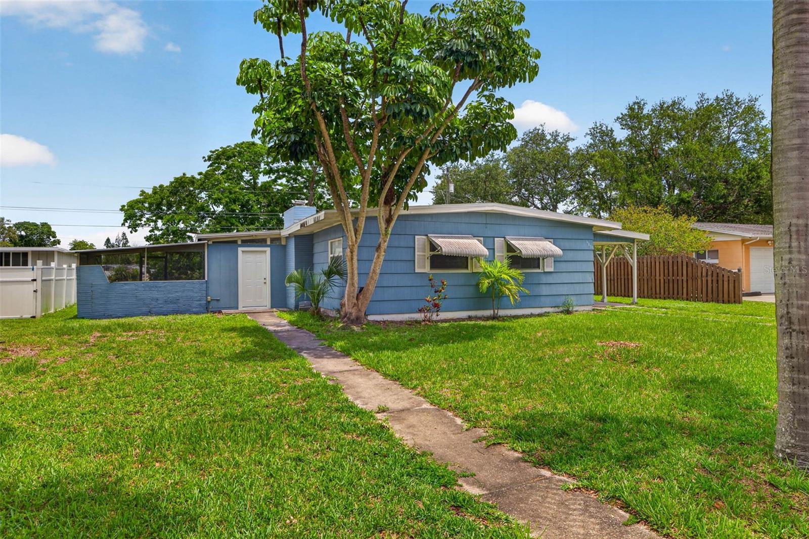 Single Family Residence em ST PETERSBURG, FL - Daniel Dourado