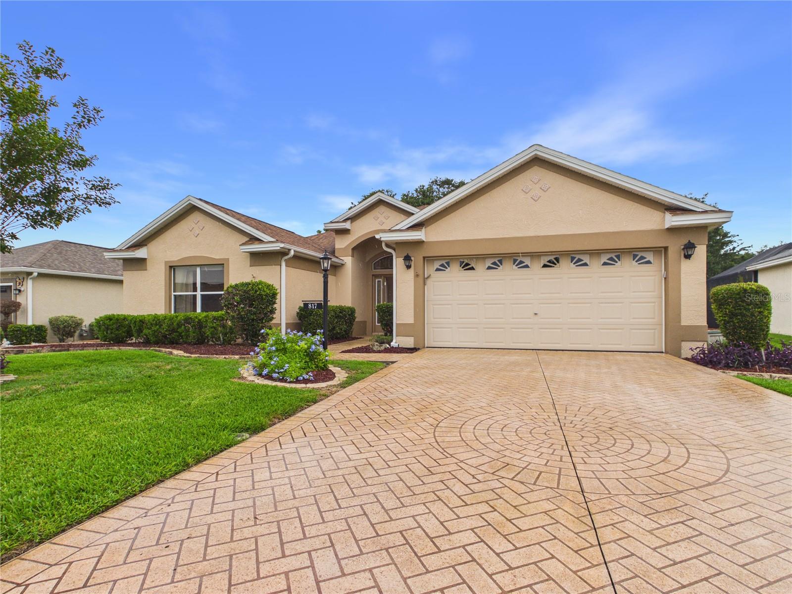 Single Family Residence in THE VILLAGES, FL - Daniel Dourado