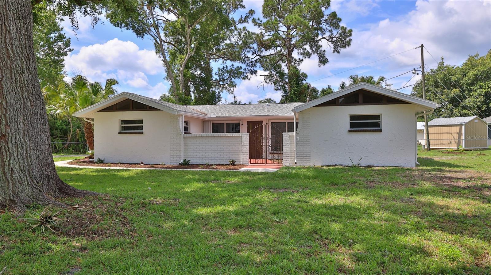 Single Family Residence in EDGEWATER, FL - Daniel Dourado