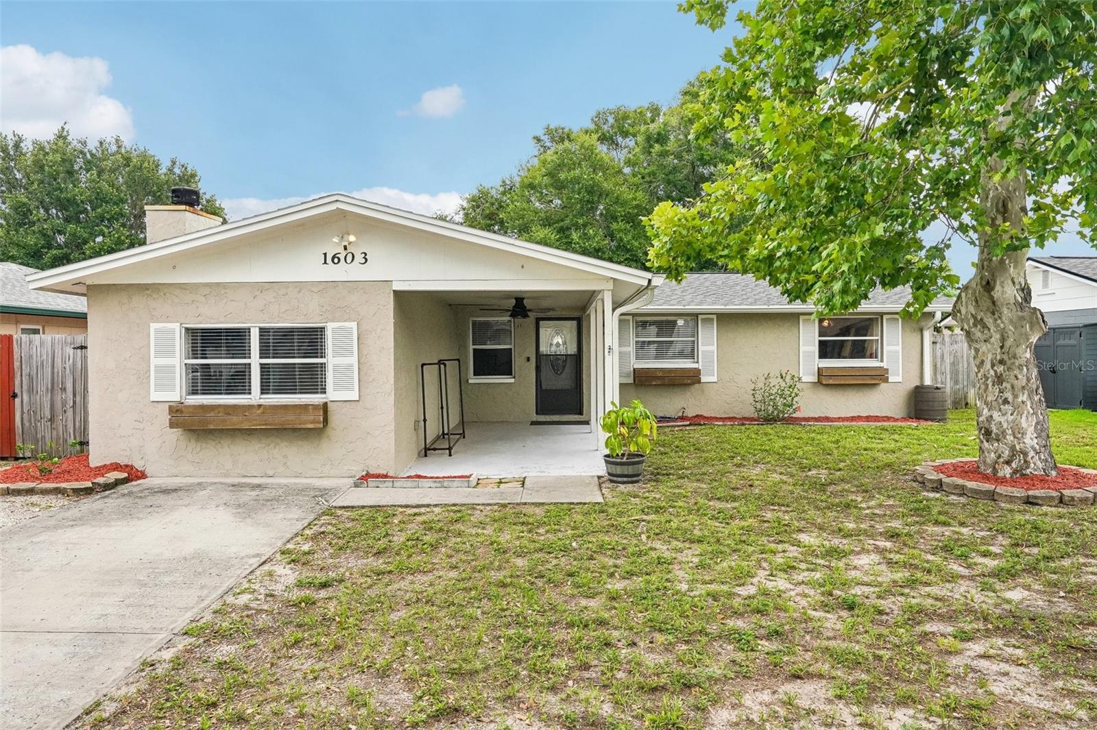 Single Family Residence in TARPON SPRINGS, FL - Daniel Dourado