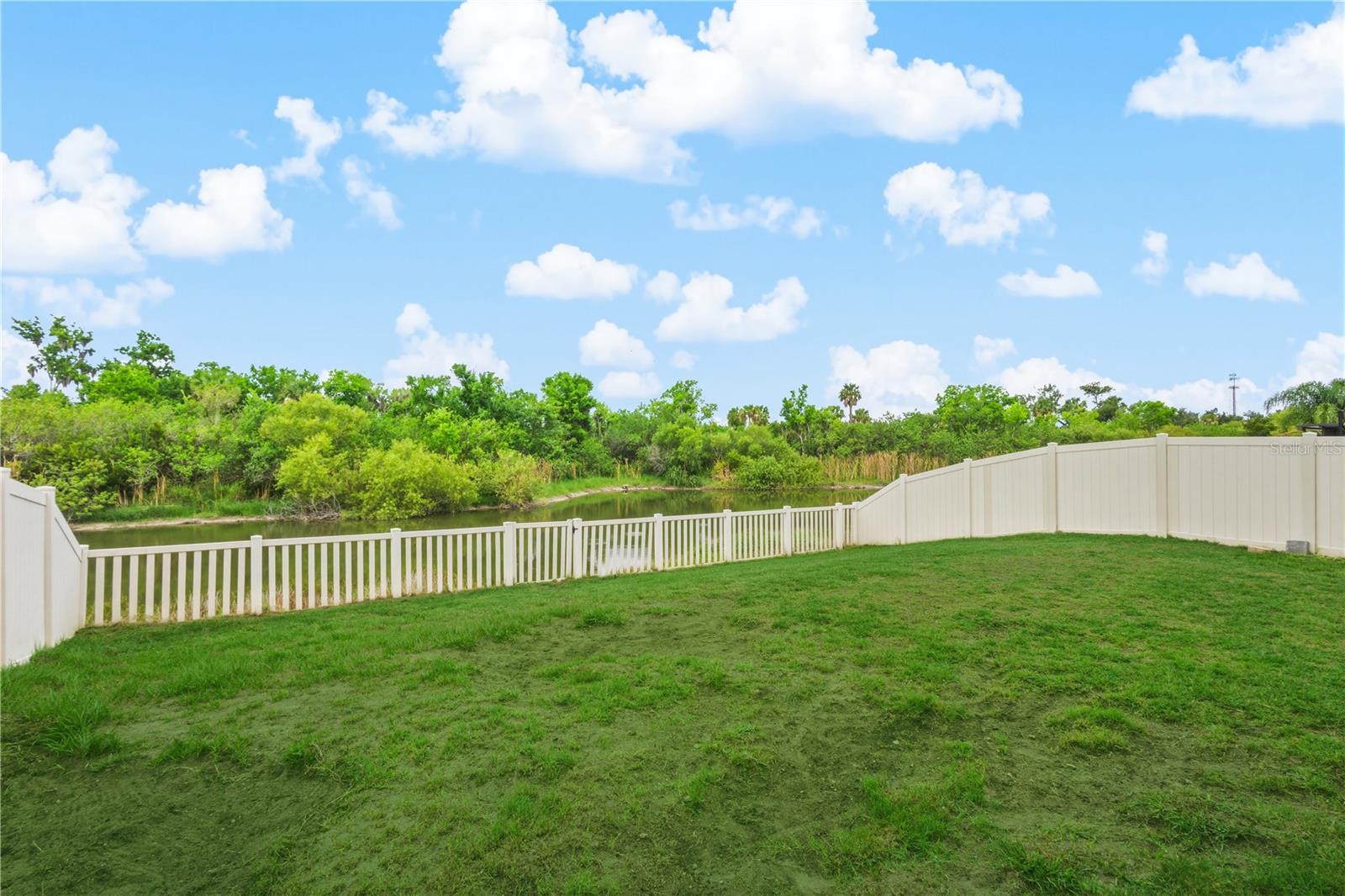Single Family Residence in RUSKIN, FL - Daniel Dourado