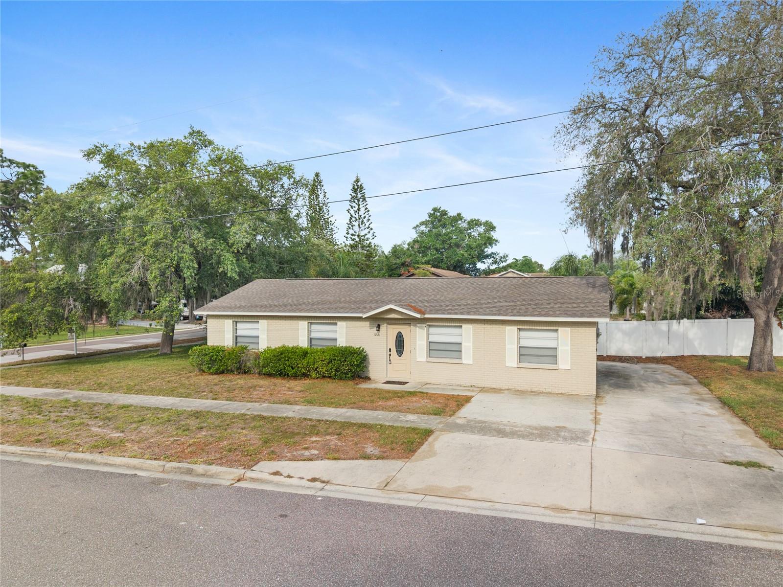 Single Family Residence in TARPON SPRINGS, FL - Daniel Dourado