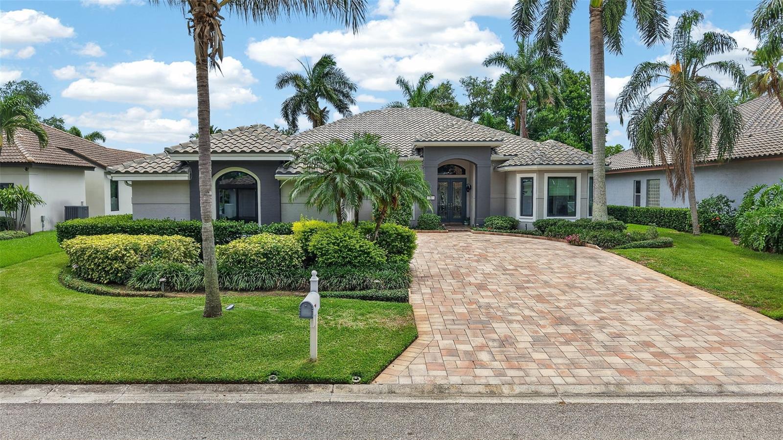 Single Family Residence em ST PETERSBURG, FL - Daniel Dourado