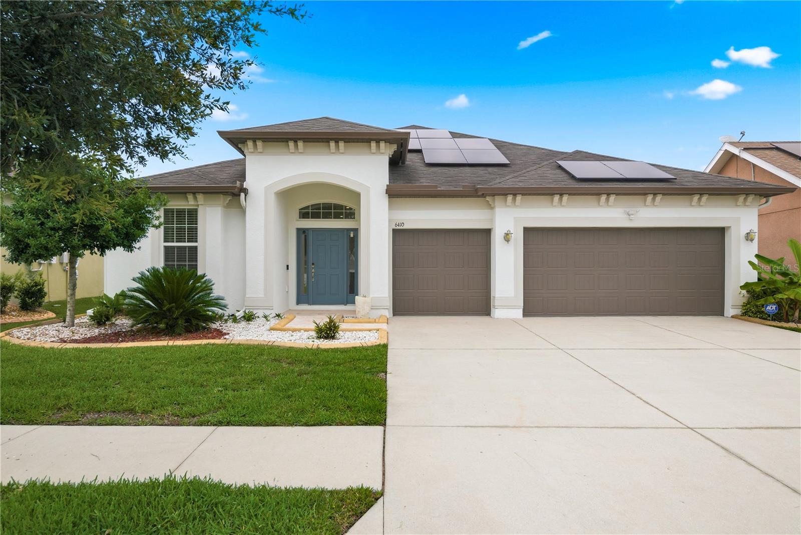 Single Family Residence in WESLEY CHAPEL, FL - Daniel Dourado