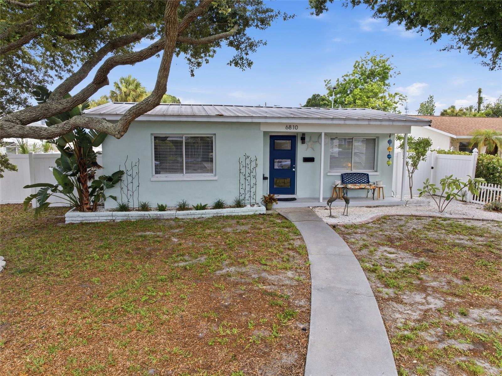 Single Family Residence em ST PETERSBURG, FL - Daniel Dourado