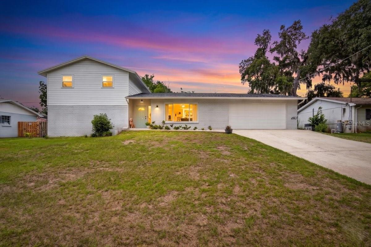 Single Family Residence in BRANDON, FL - Daniel Dourado