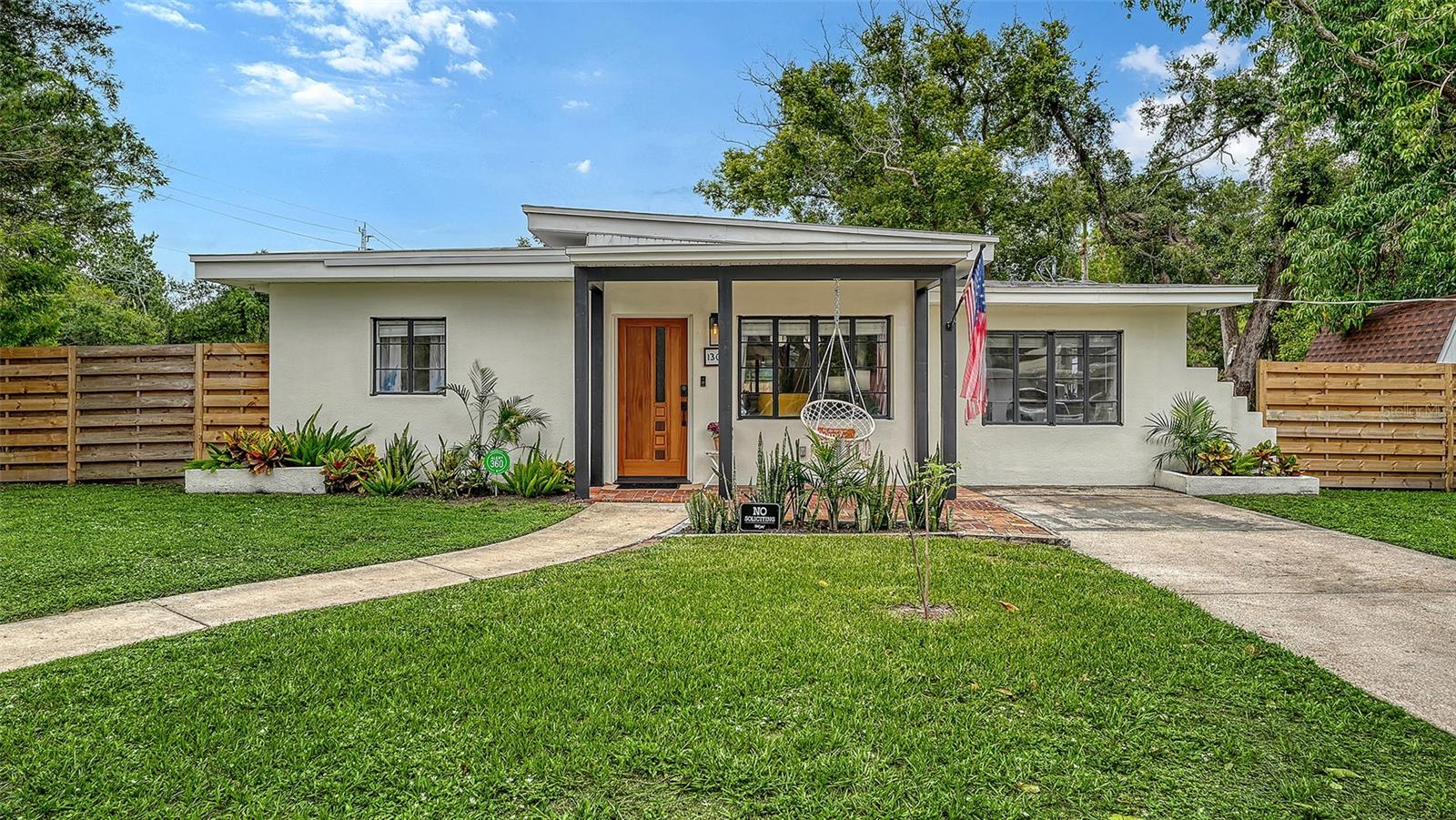 Single Family Residence in PALMETTO, FL - Daniel Dourado
