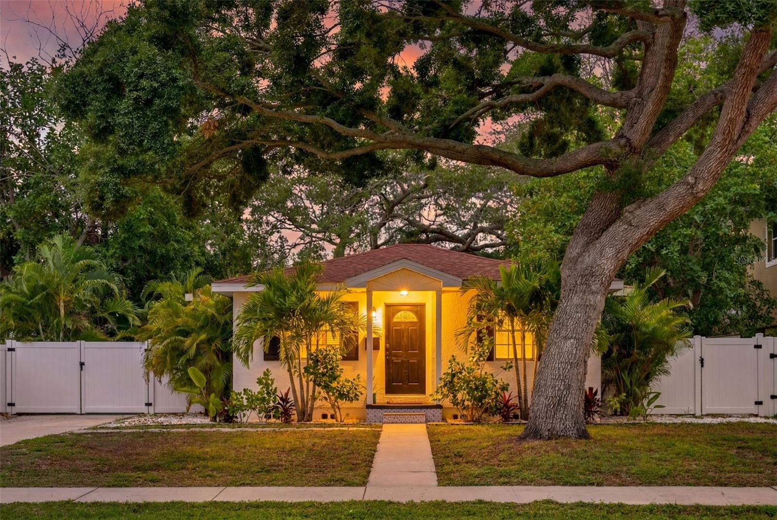 Single Family Residence em ST PETERSBURG, FL - Daniel Dourado